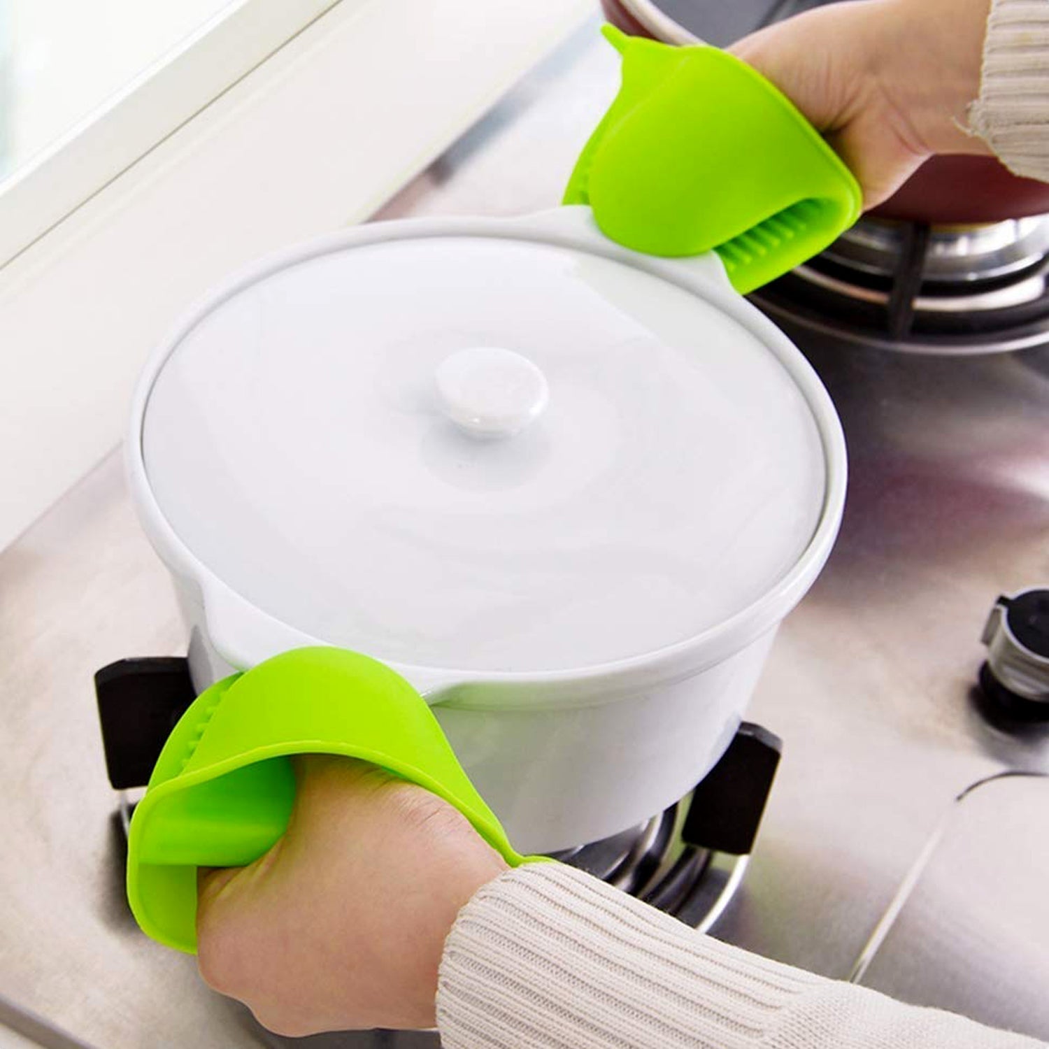 Silicone potholder with a heat-resistant design for kitchen use Silicone potholder with a heat-resistant design for kitchen use